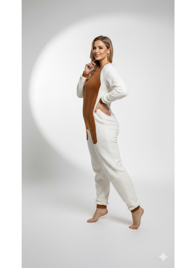 مانيكان - بيجامة نسائية قطعة واحدة  من قماش الفليس الناعم بتصميم دب كرتوني مع غطاء للرأس - أبيض وبني - Image 2